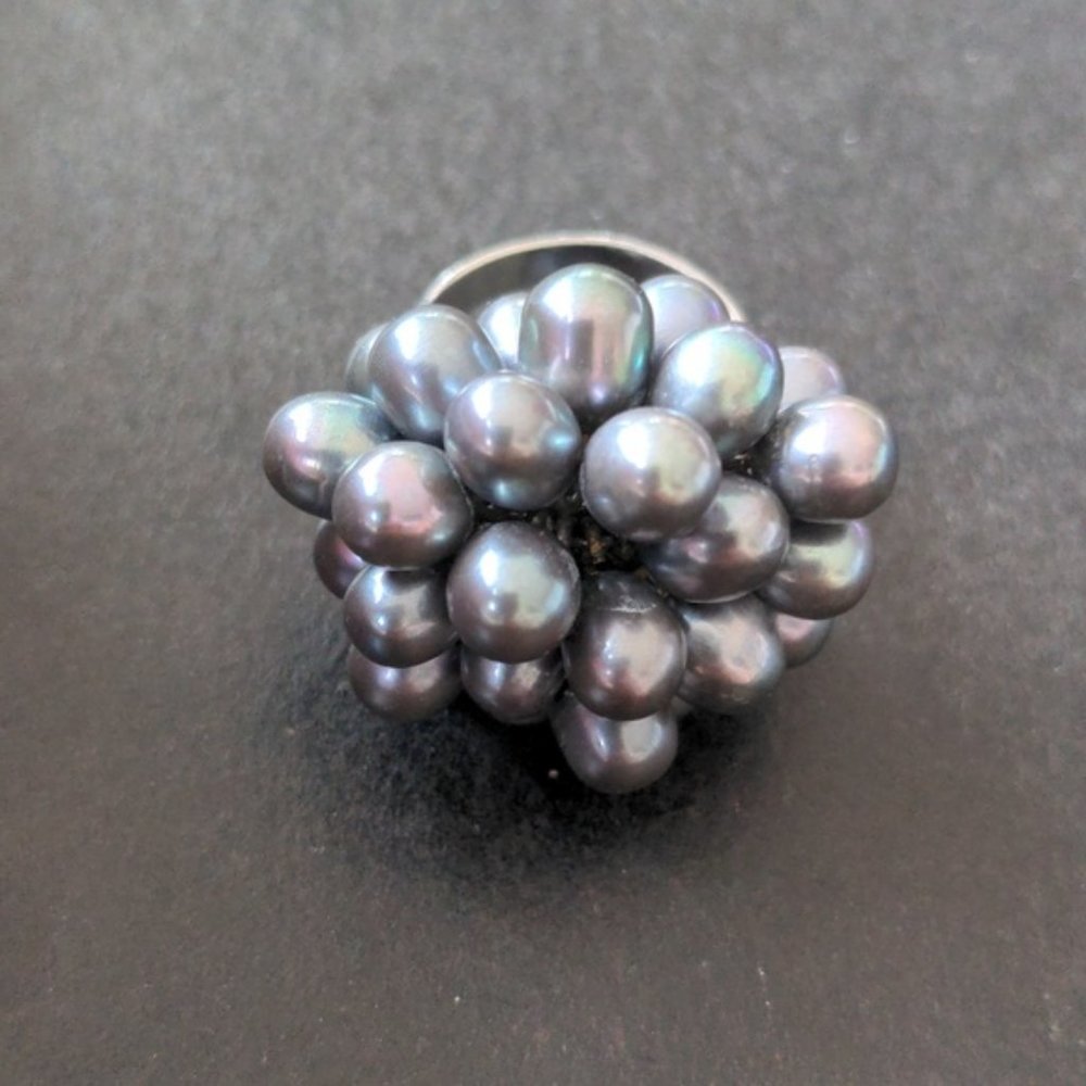 Natural teardrop pearls ring, silver color and high luster, adjustable size
